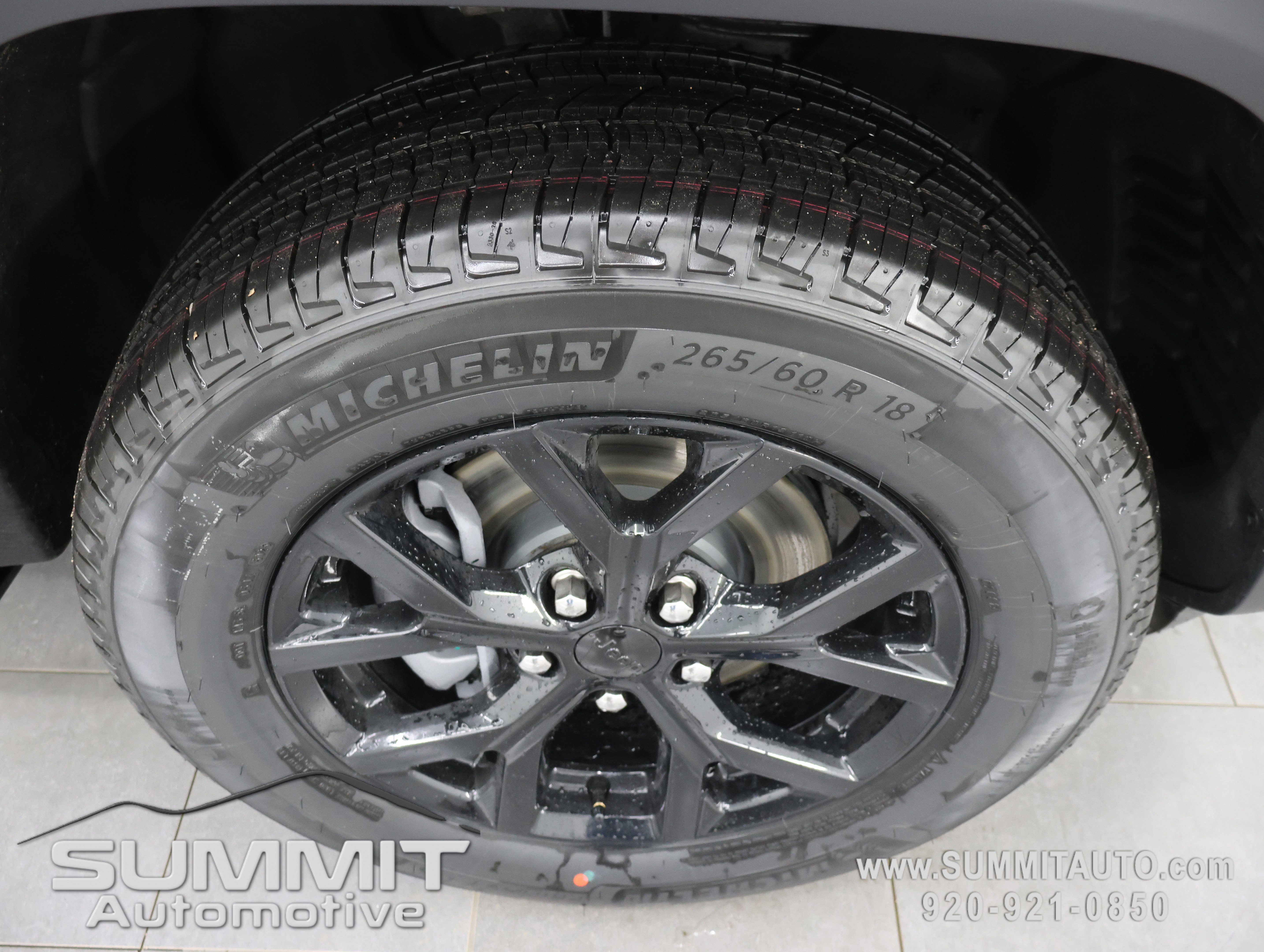 New 2026 Jeep Grand Cherokee Altitude AWD/4WD image 3