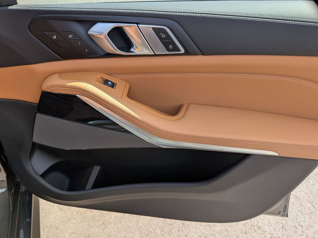 New 2026 BMW X5 xDrive50e w/ M Sport Package image 16