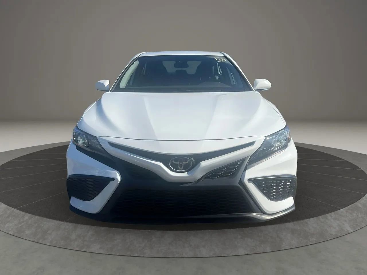 Used 2023 Toyota Camry SE image 2