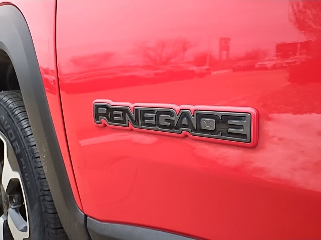 Used 2019 Jeep Renegade Trailhawk w/ UConnect 8.4 Nav Group image 12