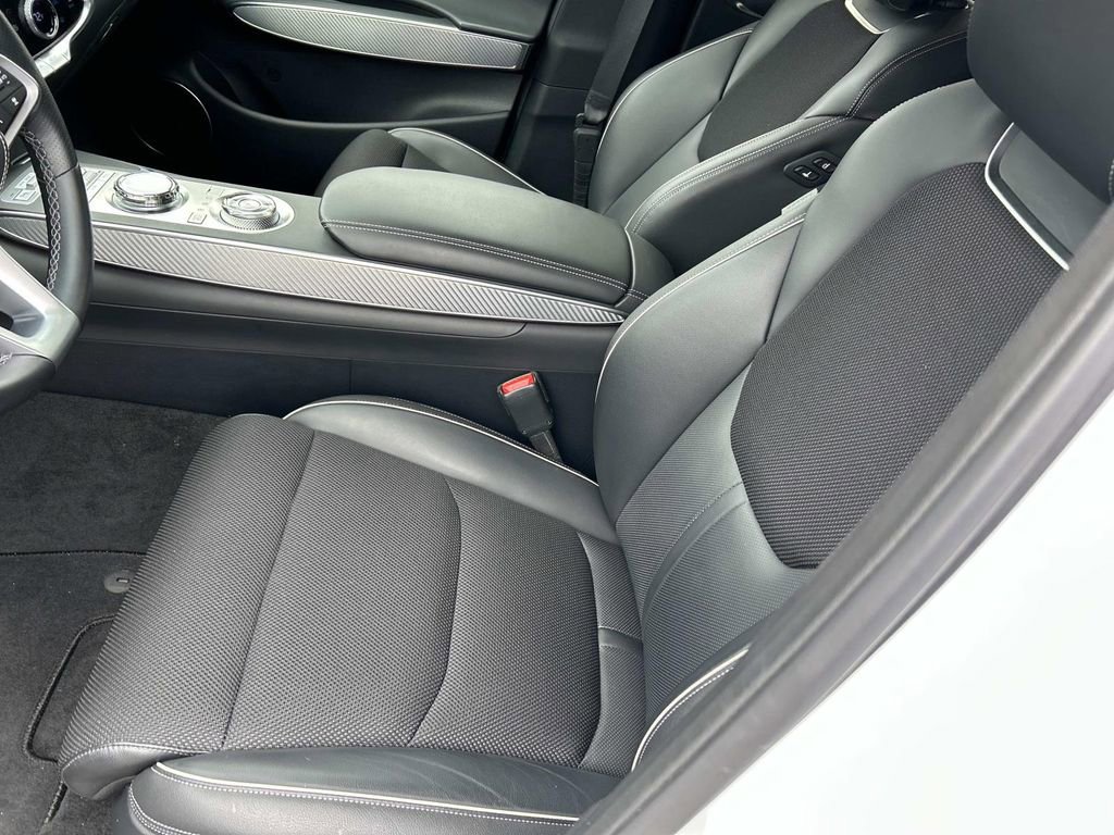 Used 2025 Genesis GV70 3.5T Sport image 17