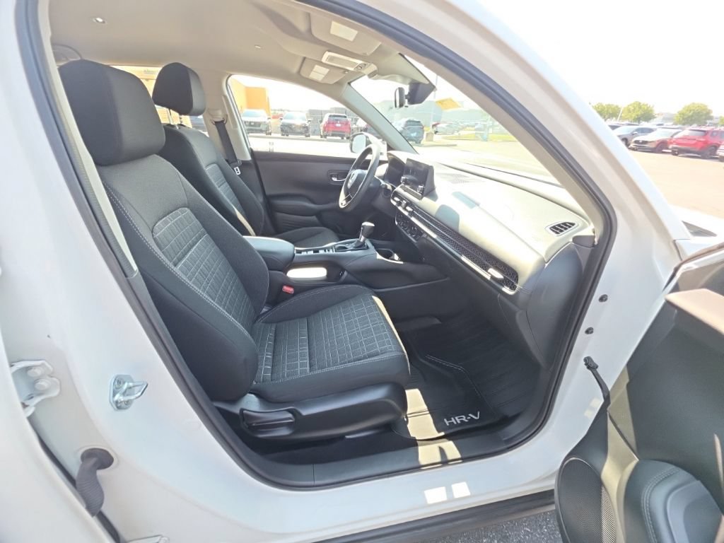 Used 2025 Honda HR-V LX image 32
