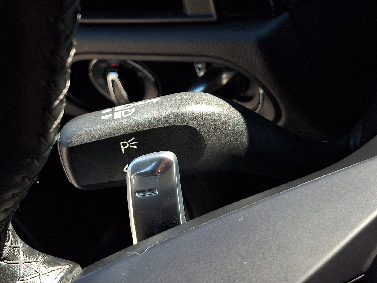 Used 2023 Porsche Macan Turbo AWD/4WD image 27