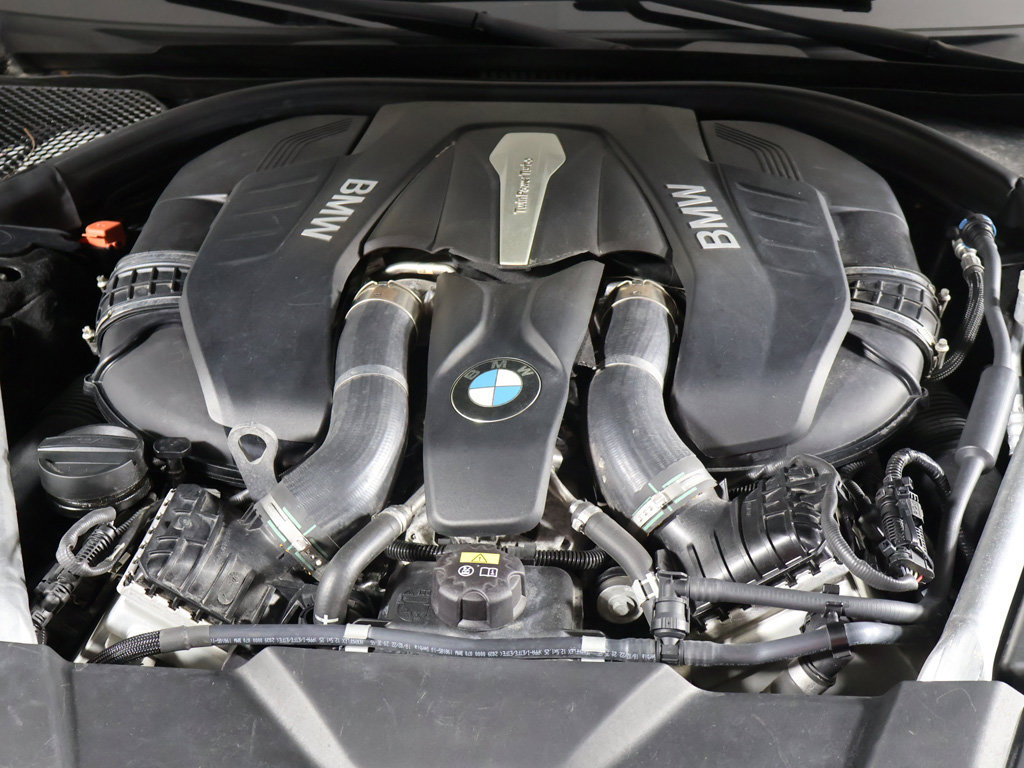 Used 2019 BMW 750i xDrive AWD/4WD image 23