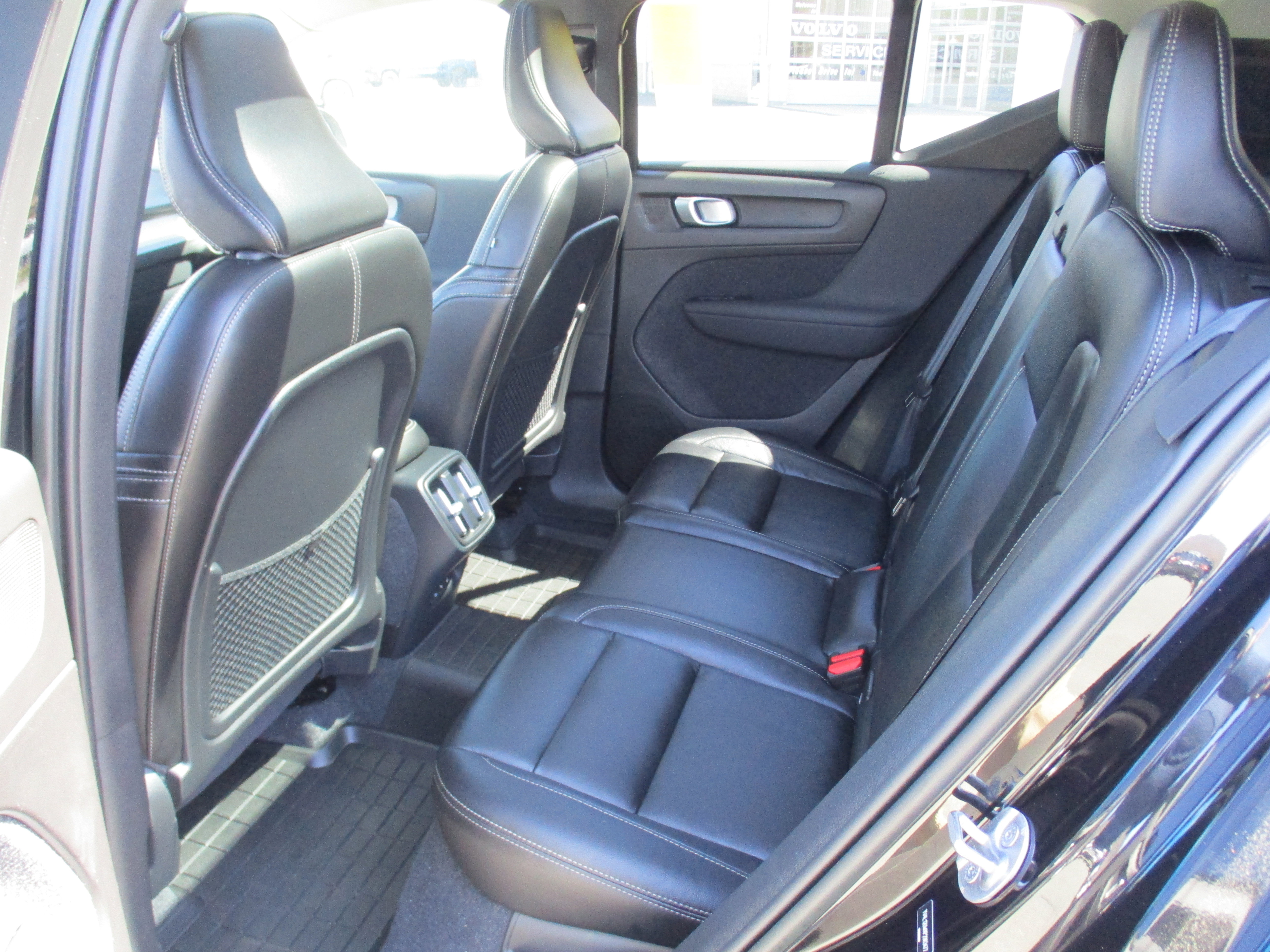 Used 2023 Volvo XC40 B5 Plus w/ Driver Assist Package AWD/4WD image 13