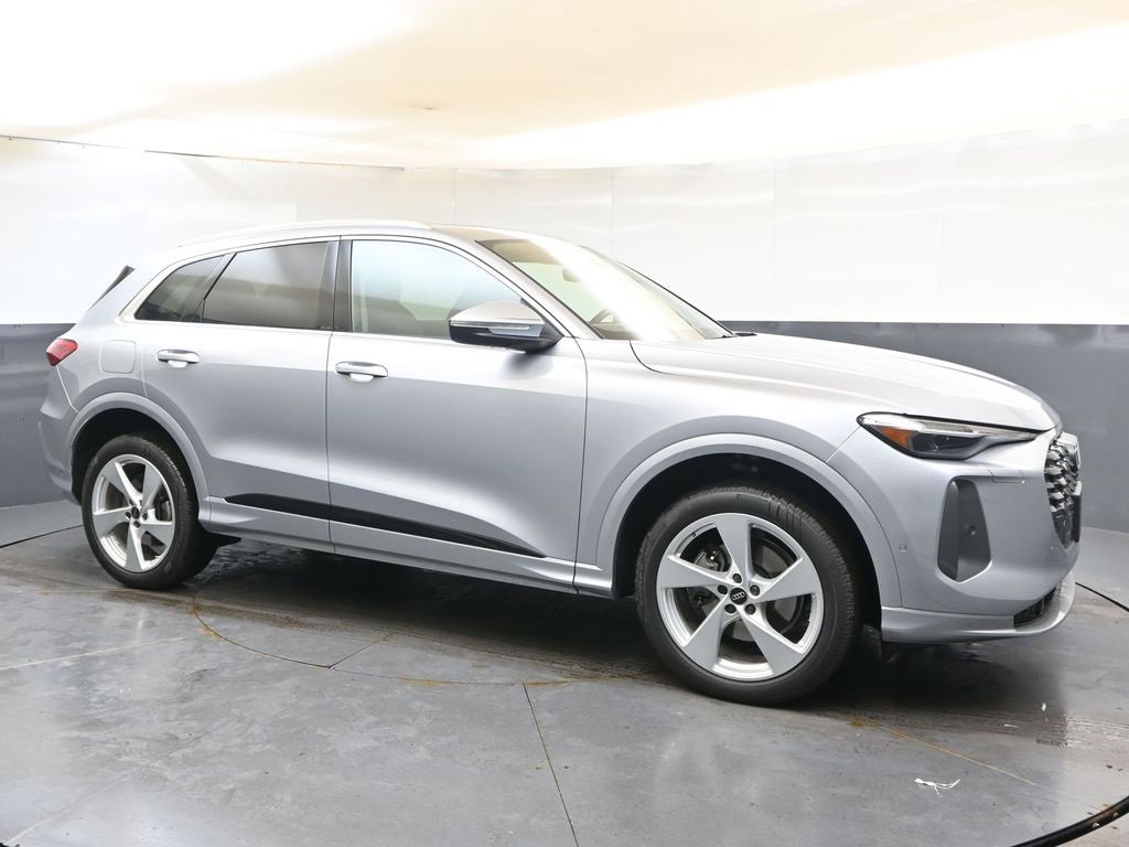 Used 2025 Audi Q5 Premium Plus w/ Premium Plus image 7