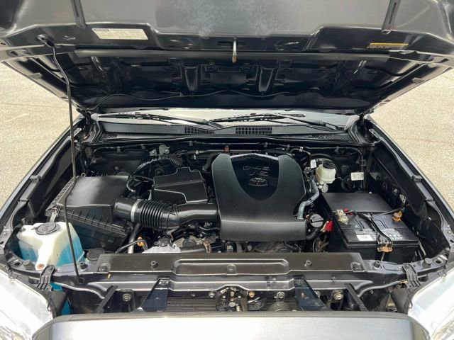 Used 2022 Toyota Tacoma SR5 AWD/4WD image 40