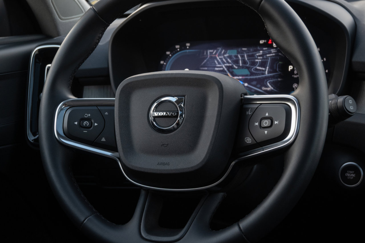 Used 2023 Volvo XC40 B5 Plus image 26