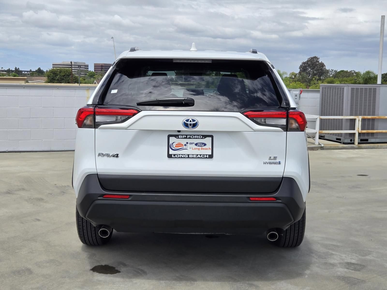 Used 2024 Toyota RAV4 LE AWD/4WD image 5