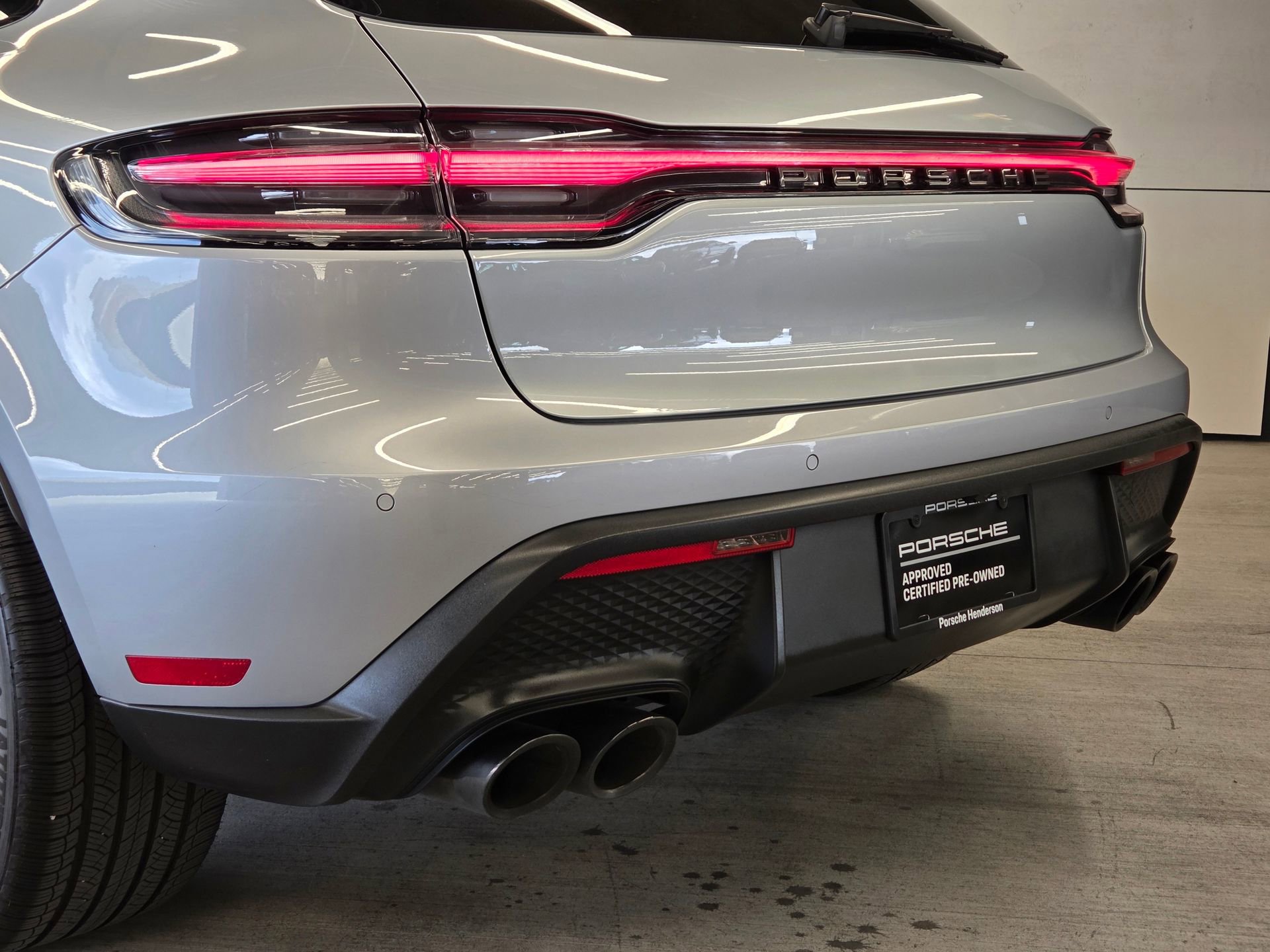 Certified 2024 Porsche Macan Turbo image 8