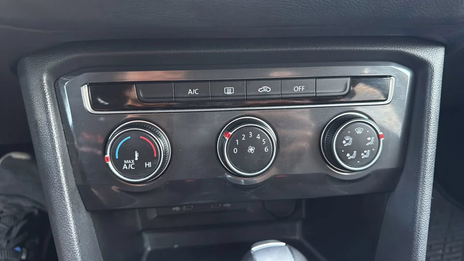 Used 2020 Volkswagen Tiguan S FWD image 36