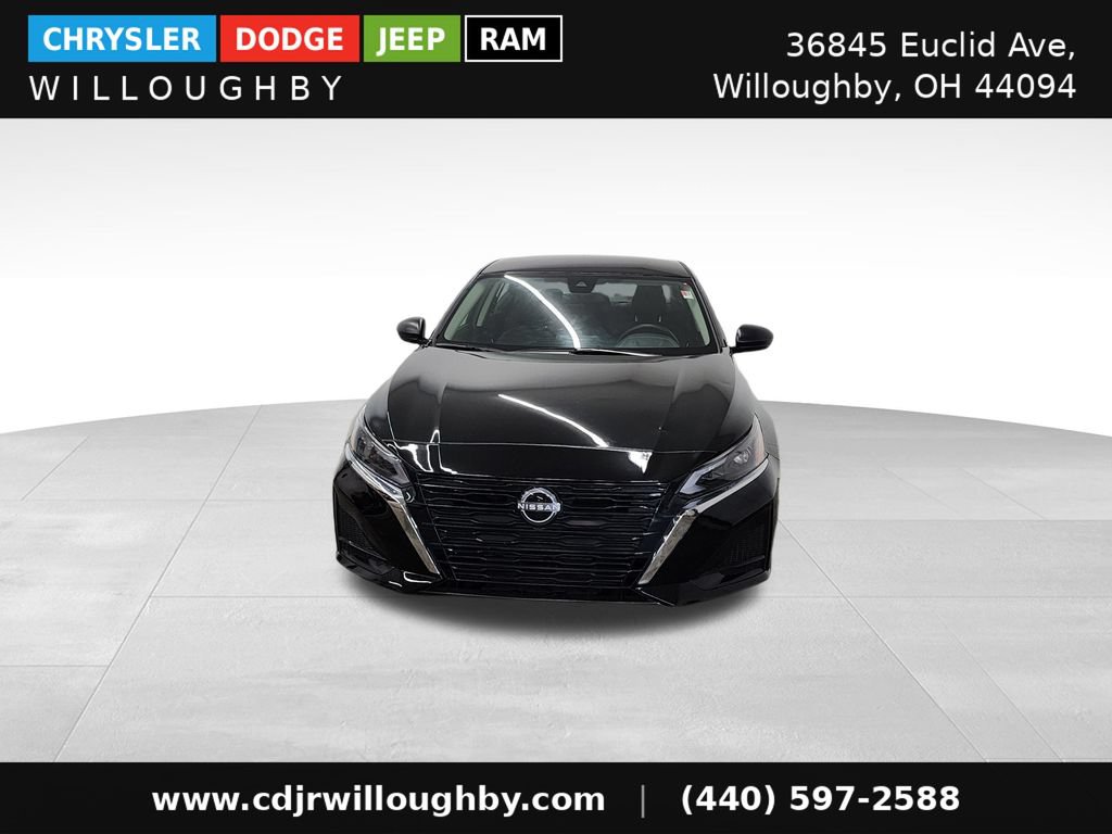 Used 2025 Nissan Altima 2.5 SV AWD/4WD image 2