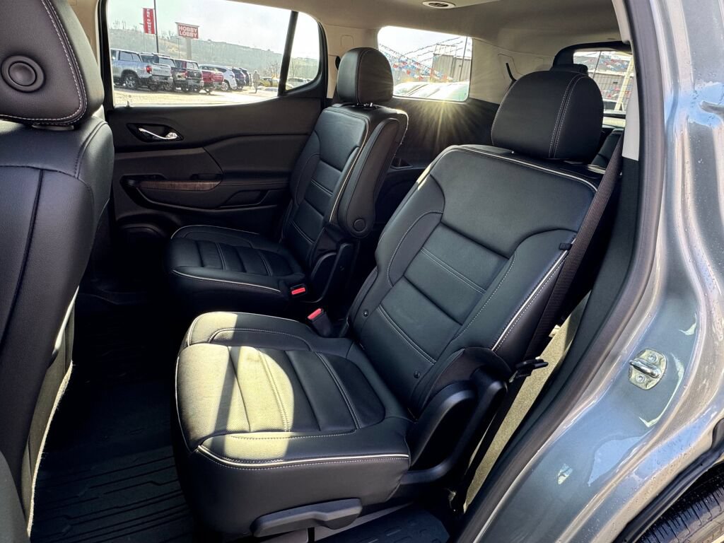 Used 2023 GMC Acadia Denali w/ Denali Technology Package AWD/4WD image 17