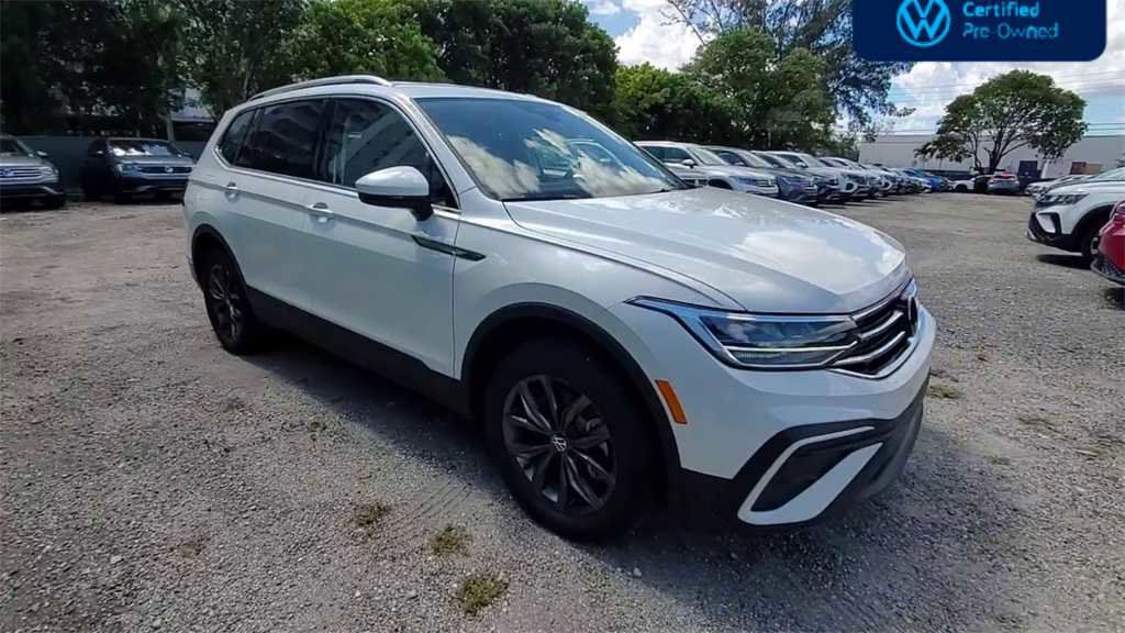 Used 2023 Volkswagen Tiguan SE image 2