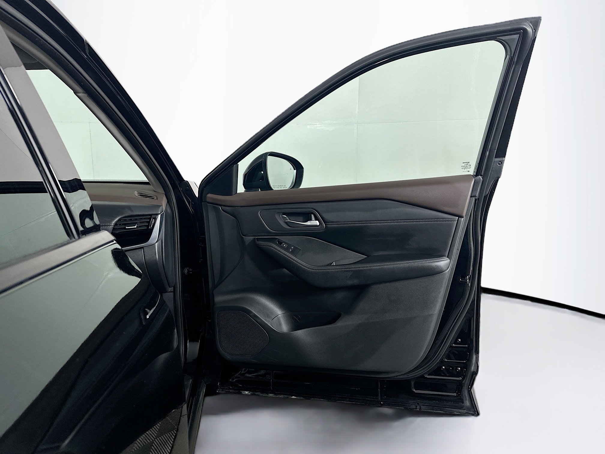 Used 2023 Nissan Rogue SL w/ SL Premium Package image 32