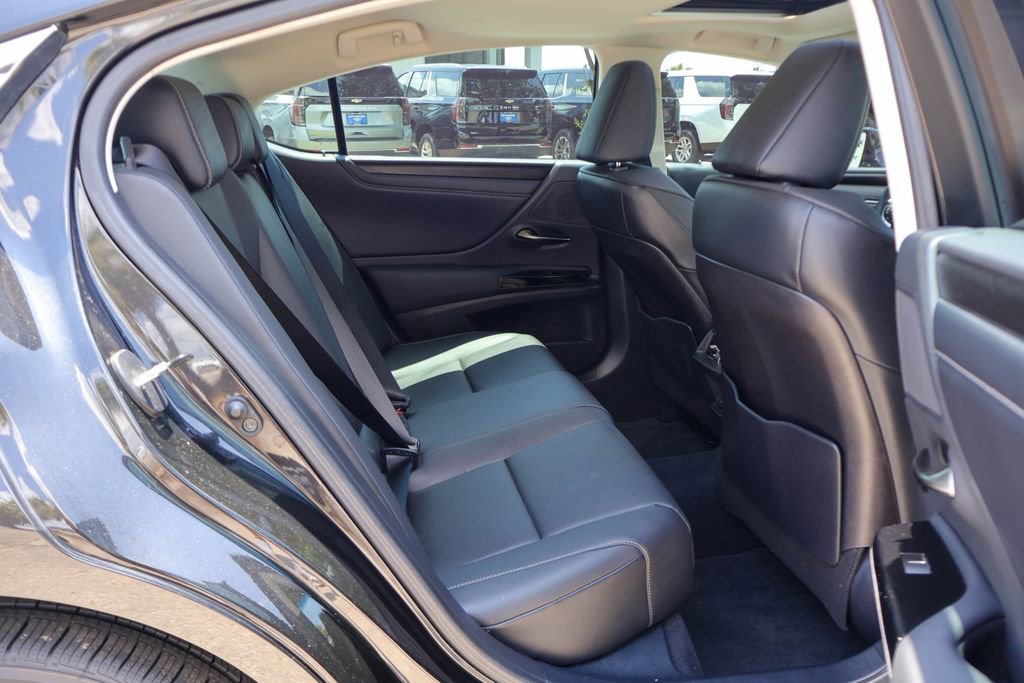Used 2023 Lexus ES 350 w/ Premium Package FWD image 11