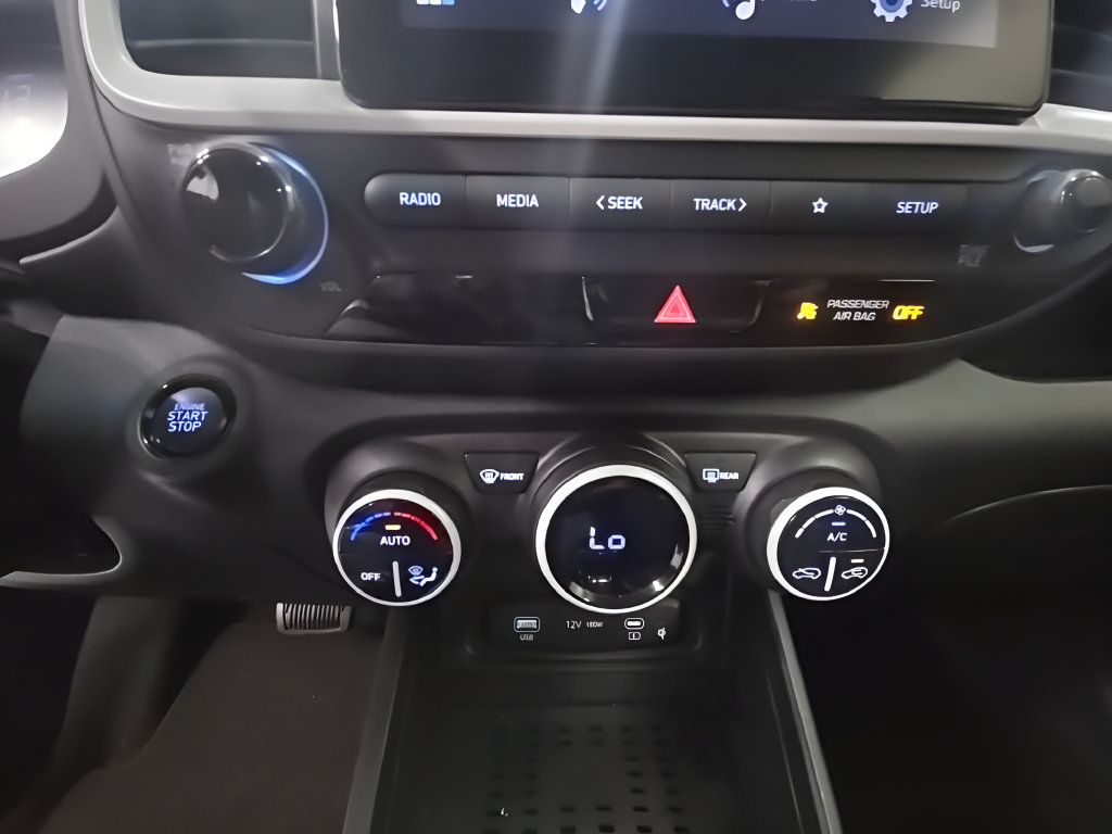 Certified 2026 Hyundai Venue SEL FWD image 34