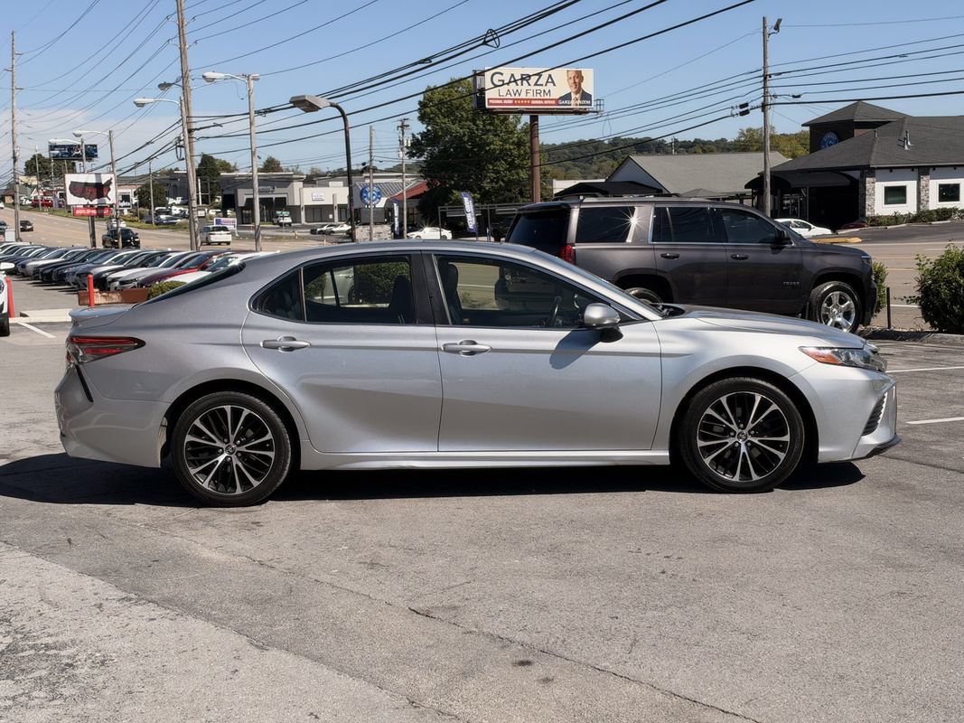 Used 2018 Toyota Camry SE w/ Moonroof Package FWD image 7