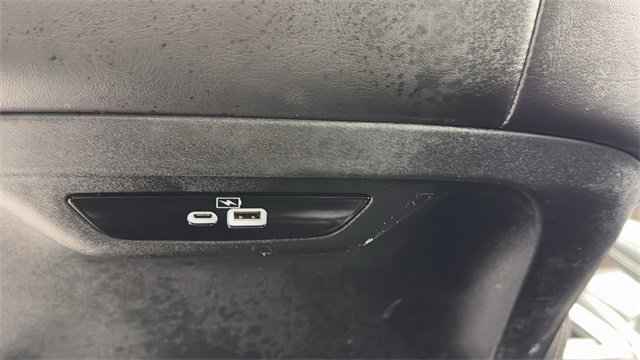 Used 2023 Chrysler Pacifica Touring-L image 39