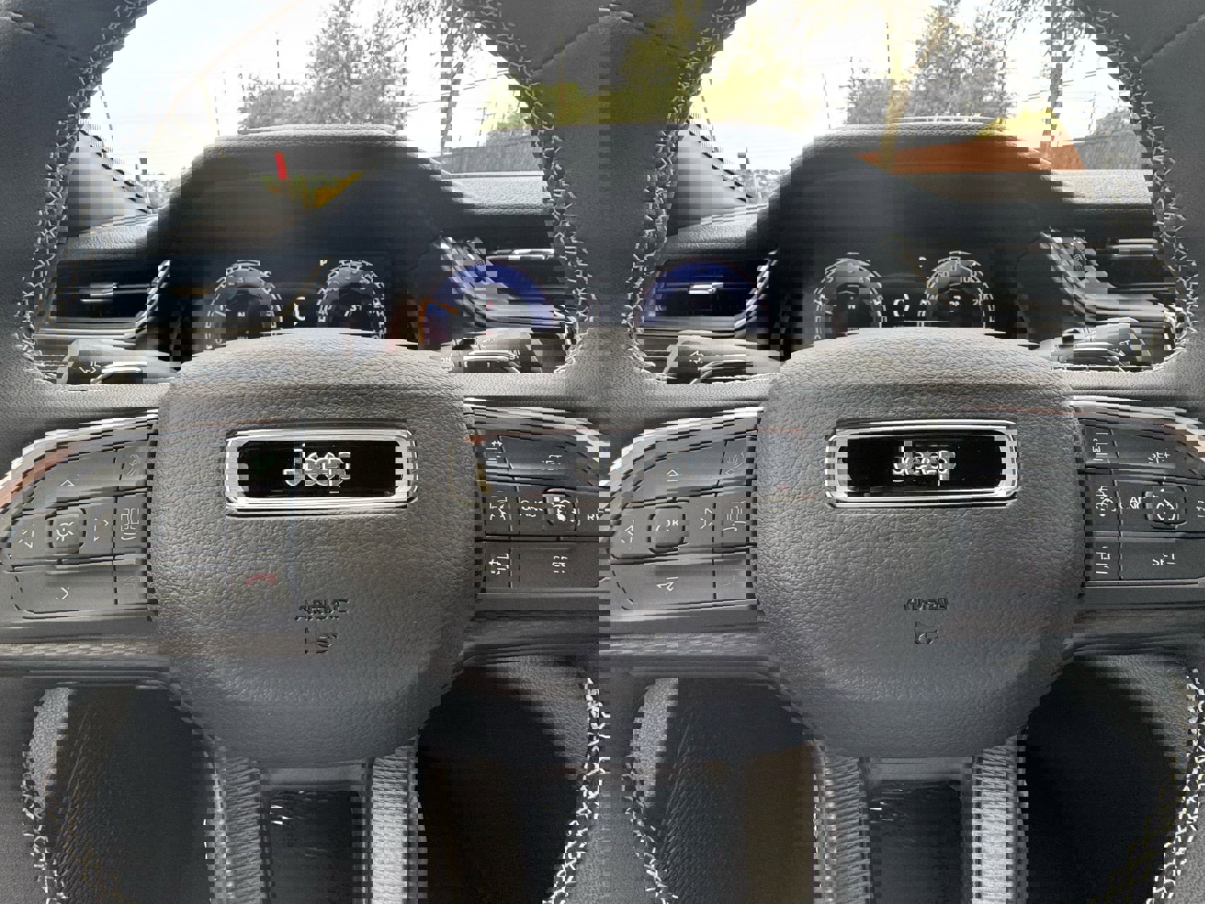 Used 2025 Jeep Grand Cherokee L Laredo w/ Luxury Tech Group I image 18