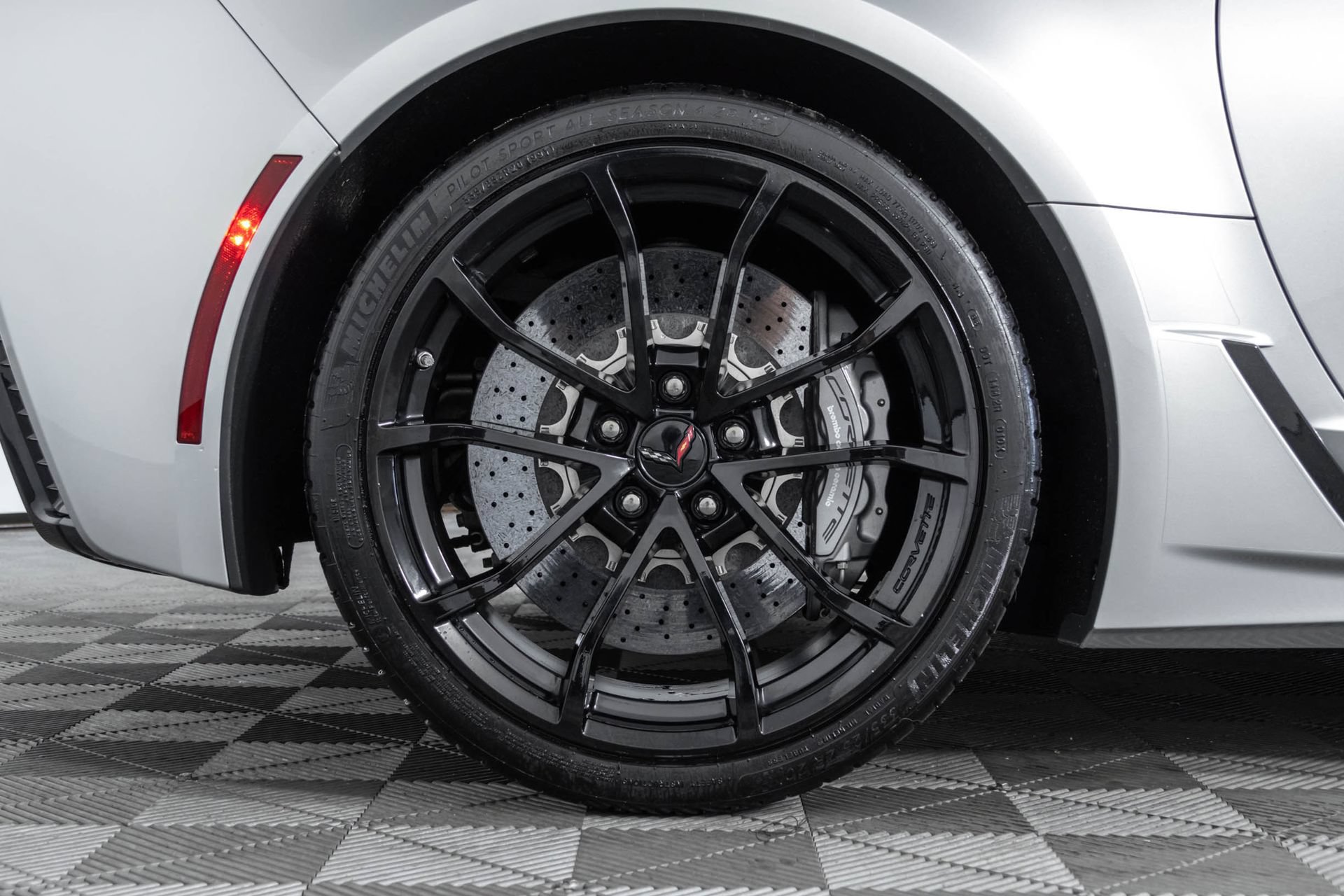 Used 2018 Chevrolet Corvette Grand Sport w/ Z07 Performance Package RWD image 40