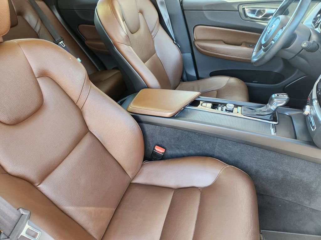 Used 2019 Volvo XC60 T6 Momentum w/ Advanced Package AWD/4WD image 5