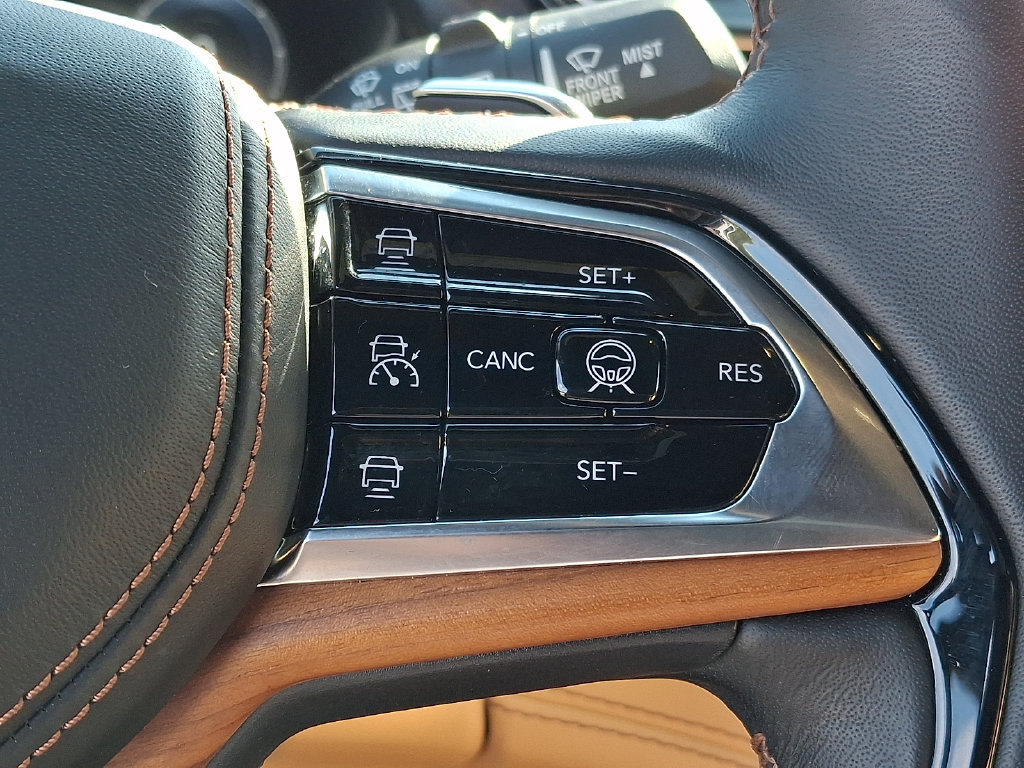 Certified 2025 Jeep Grand Cherokee Summit AWD/4WD image 23
