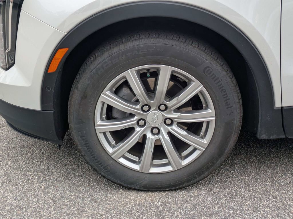 Used 2023 Cadillac XT4 Premium Luxury w/ Technology Package FWD image 11