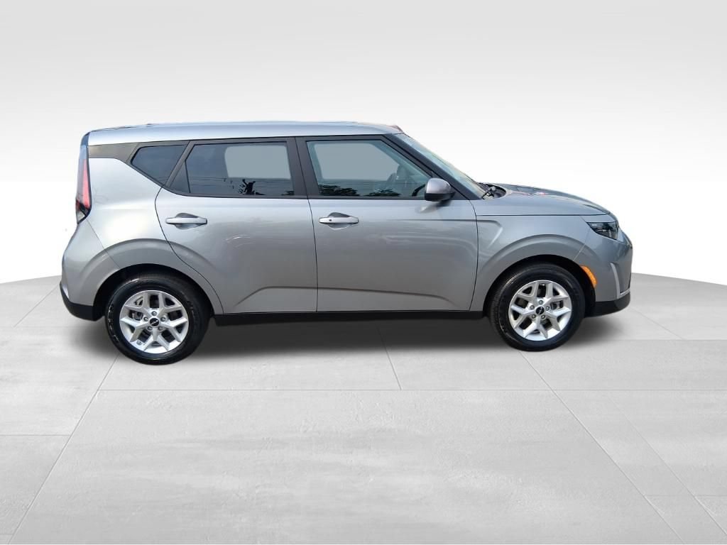 Used 2025 Kia Soul S FWD image 8