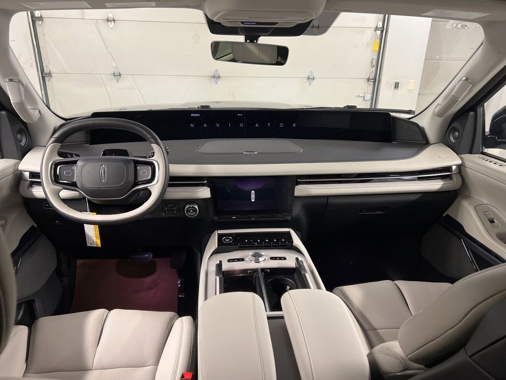 New 2026 Lincoln Navigator Reserve AWD/4WD image 8