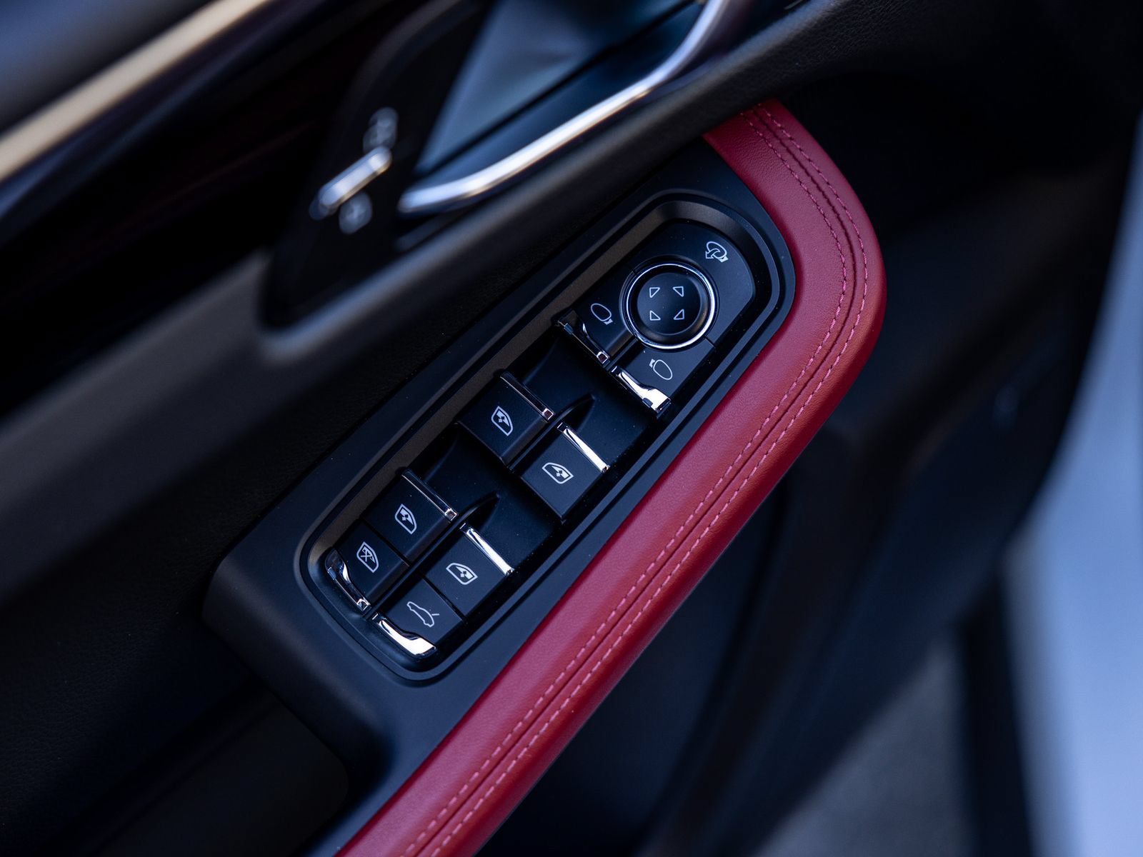Certified 2025 Porsche Macan S AWD/4WD image 44