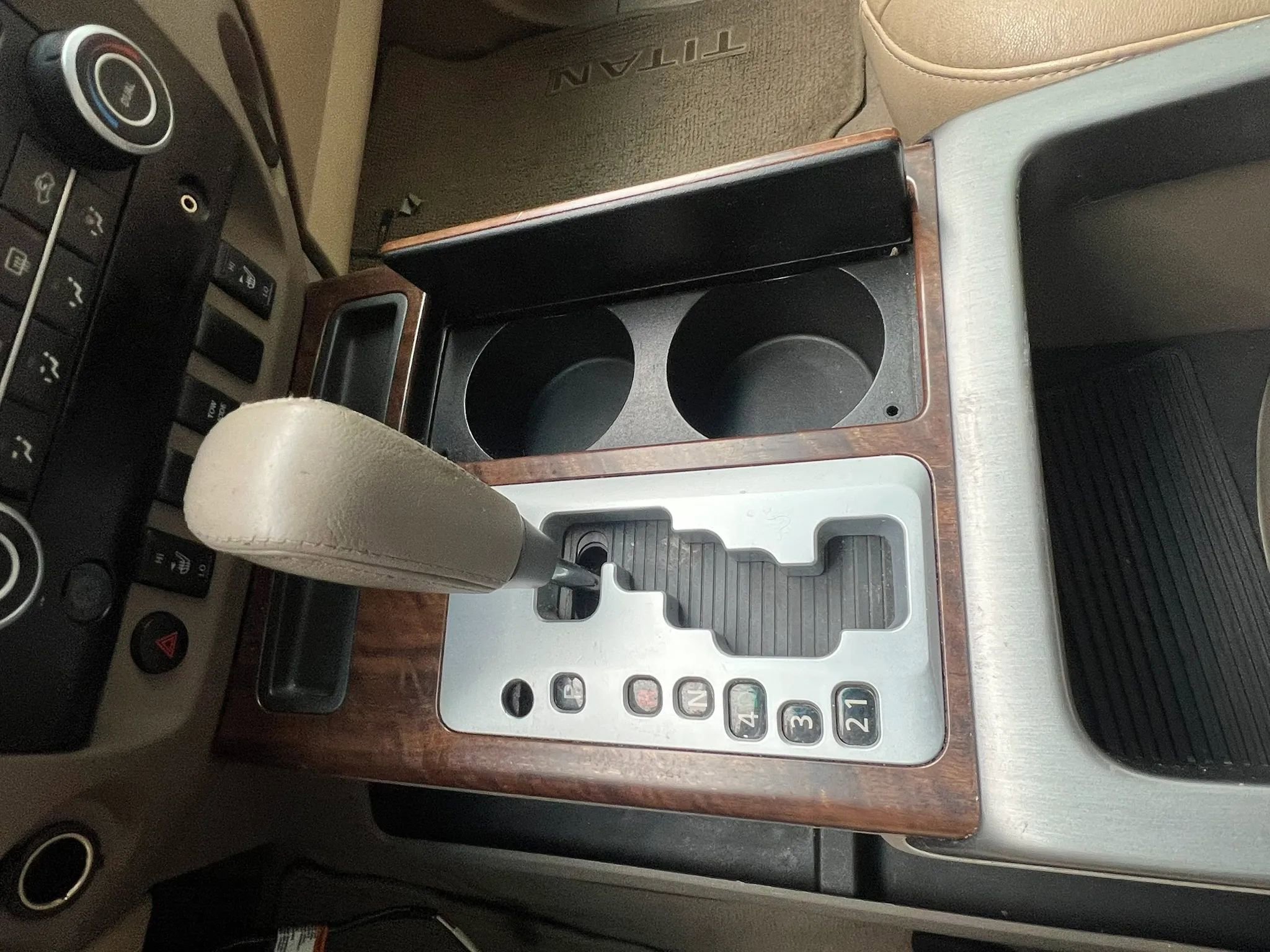 Used 2008 Nissan Titan LE w/ Tow Pkg image 19