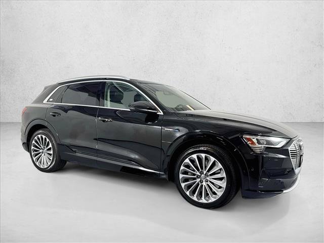 Used 2019 Audi e-tron Prestige w/ Prestige Package AWD/4WD image 3