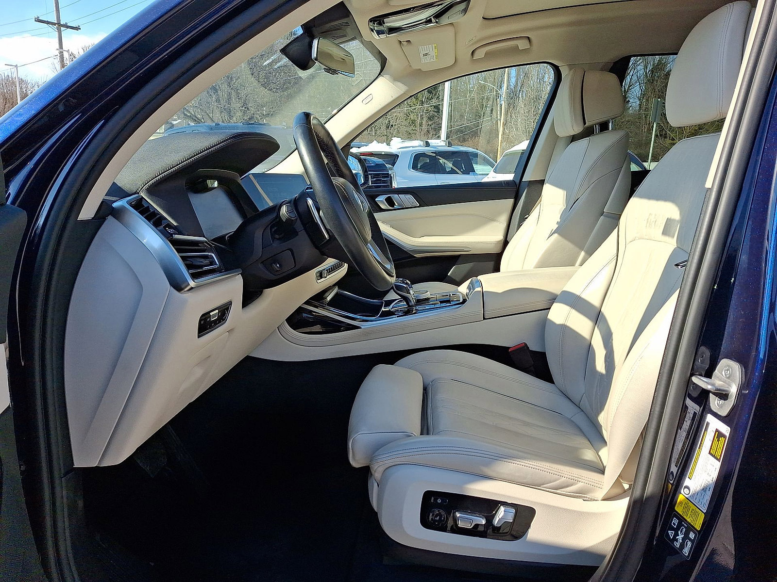 Used 2022 BMW X7 xDrive40i w/ Executive Package image 11