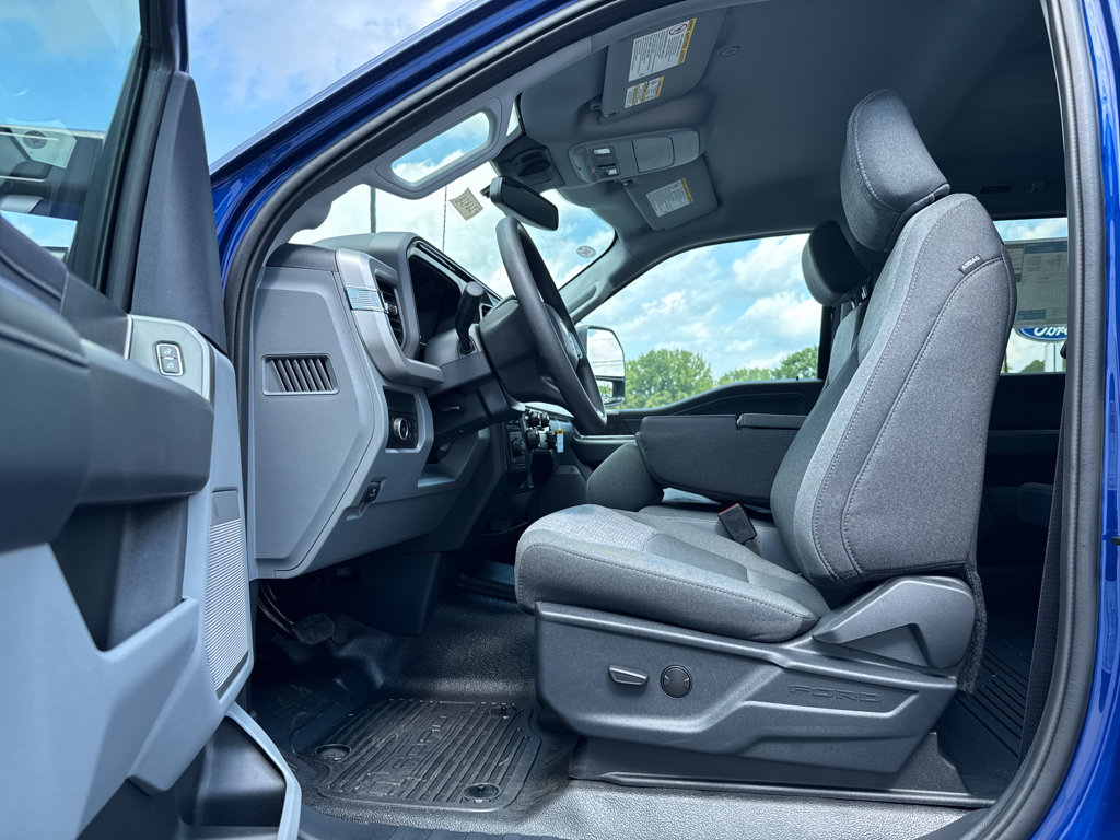 New 2026 Ford F250 XLT w/ XLT Premium Package AWD/4WD image 5