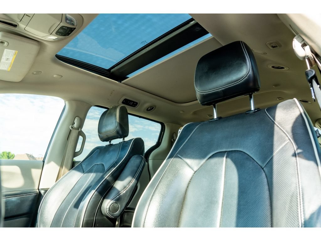 Used 2022 Chrysler Pacifica Limited FWD image 13