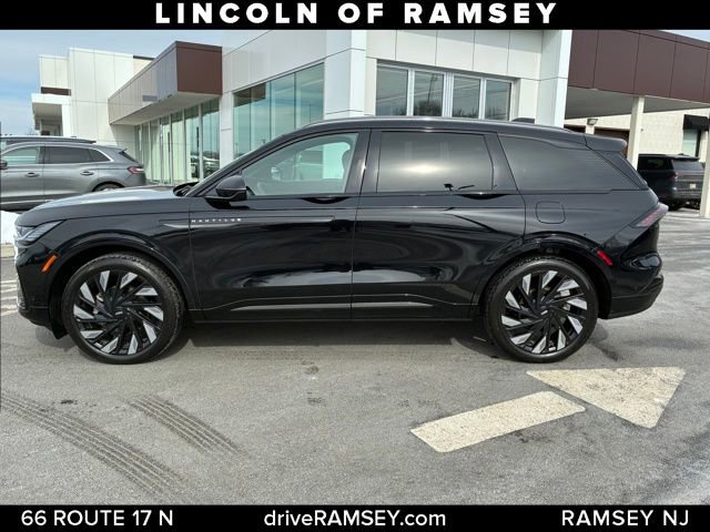 Used 2024 Lincoln Nautilus Reserve w/ Jet Appearance Package (87T) AWD/4WD image 2