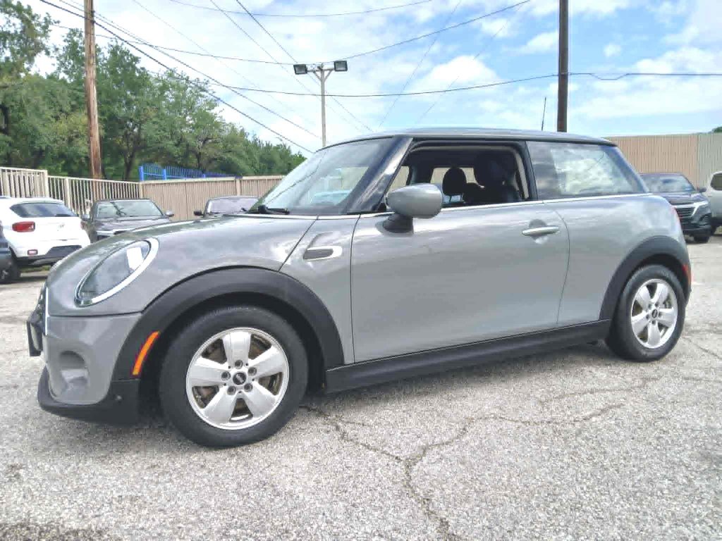 Used 2020 MINI Cooper 2-Door Hardtop FWD image 1