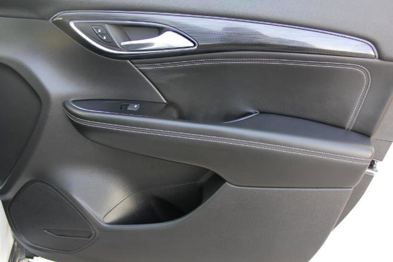 Used 2023 Buick Envision Essence FWD image 23