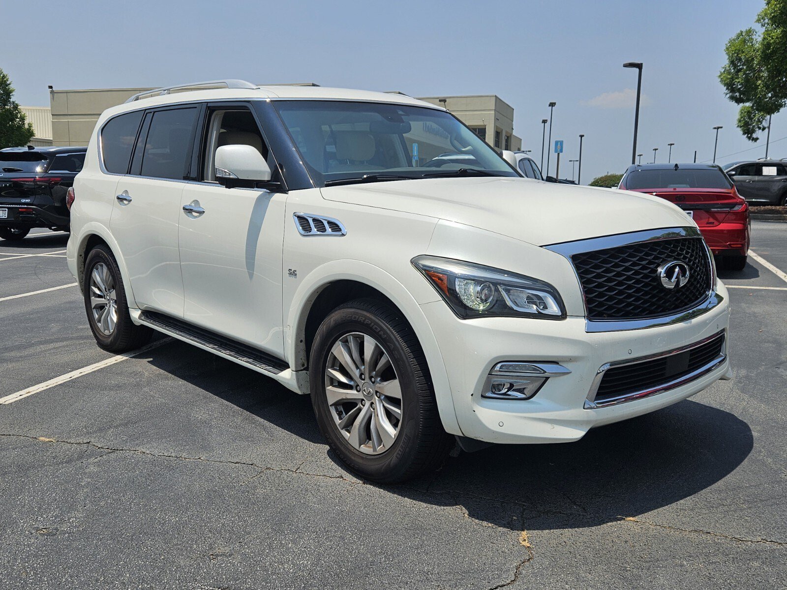 Used 2017 INFINITI QX80 2WD w/ Driver Assistance Package image 4