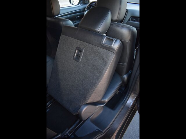 Used 2017 Mitsubishi Outlander SEL image 30
