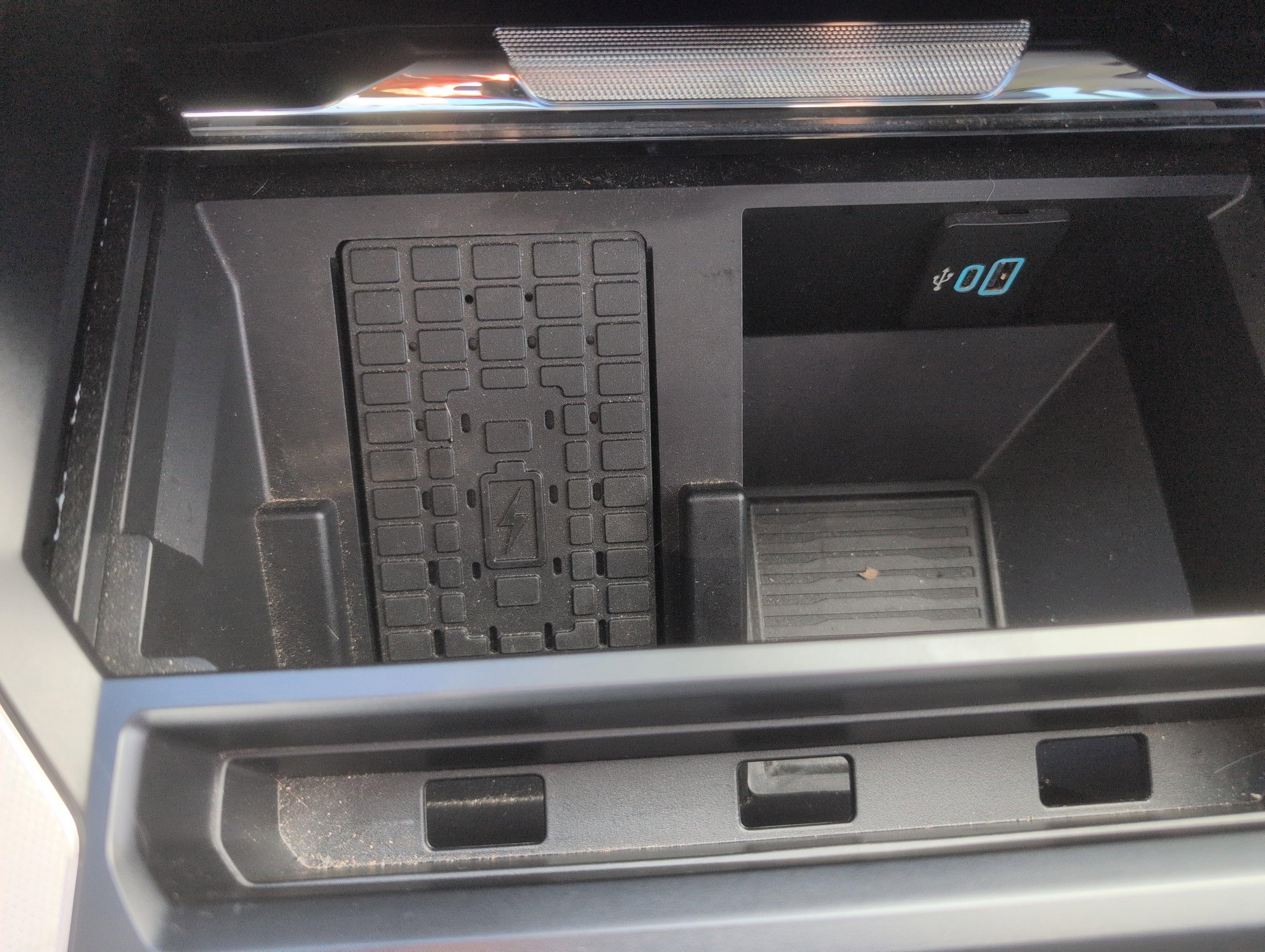 Used 2024 Ford F250 Lariat w/ Tremor Off-Road Package image 25