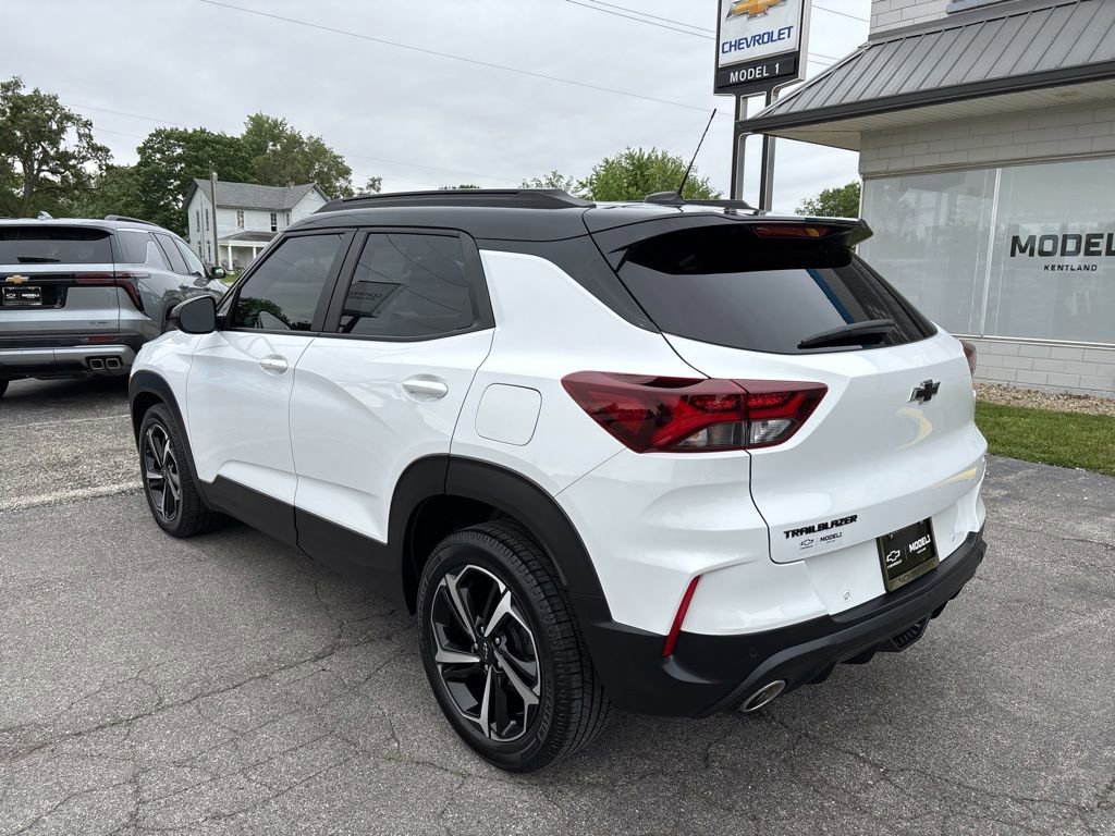 Used 2022 Chevrolet TrailBlazer RS w/ Technology Package FWD image 5