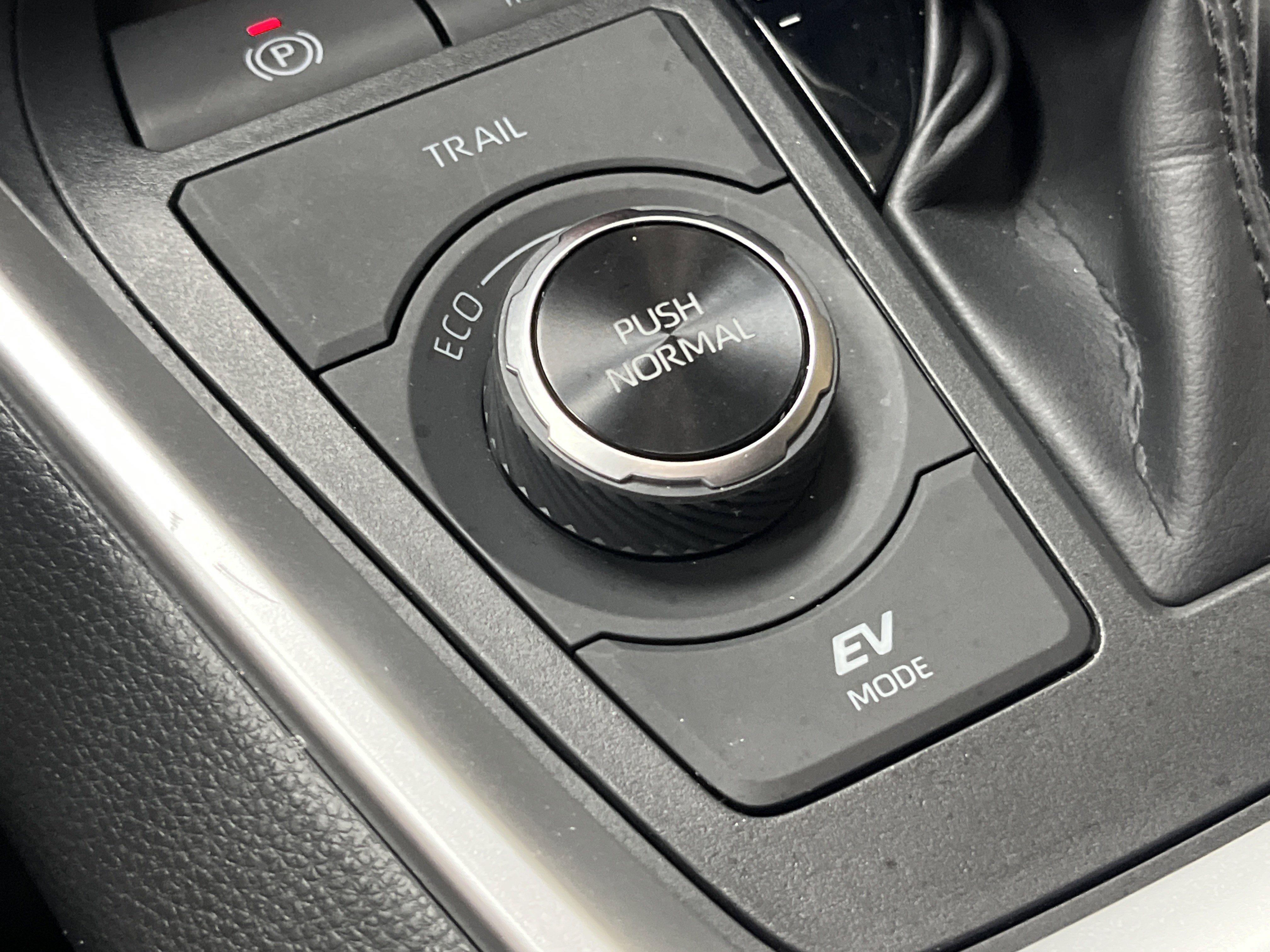 Certified 2025 Toyota RAV4 XLE Premium AWD/4WD image 36