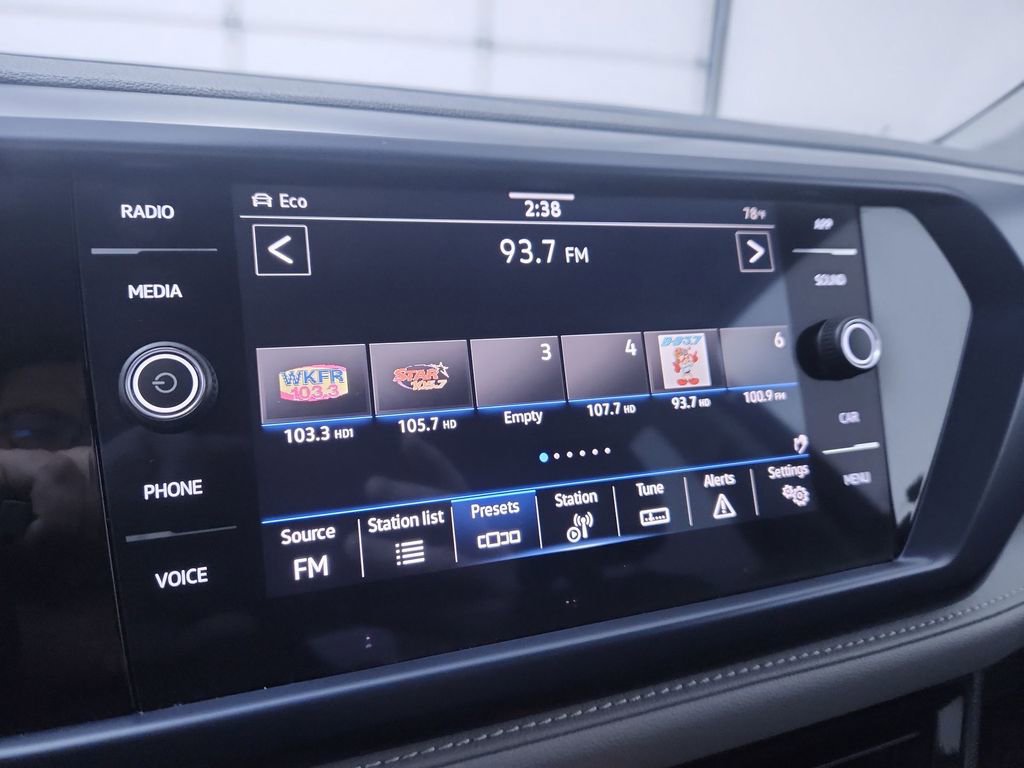 Used 2024 Volkswagen Taos SE image 16