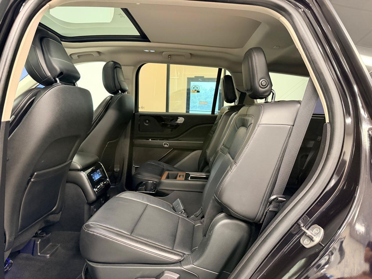 Used 2020 Lincoln Aviator Reserve w/ Equipment Group 201A RWD image 23