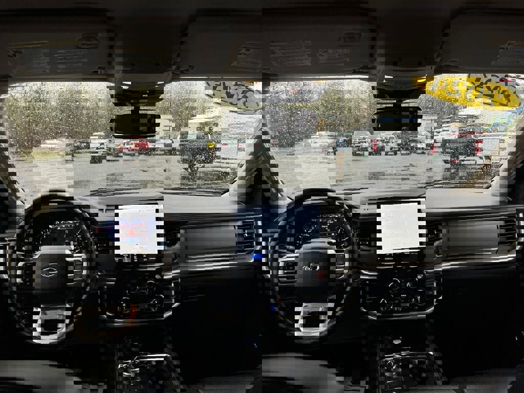 Used 2024 Ford Expedition XLT image 14