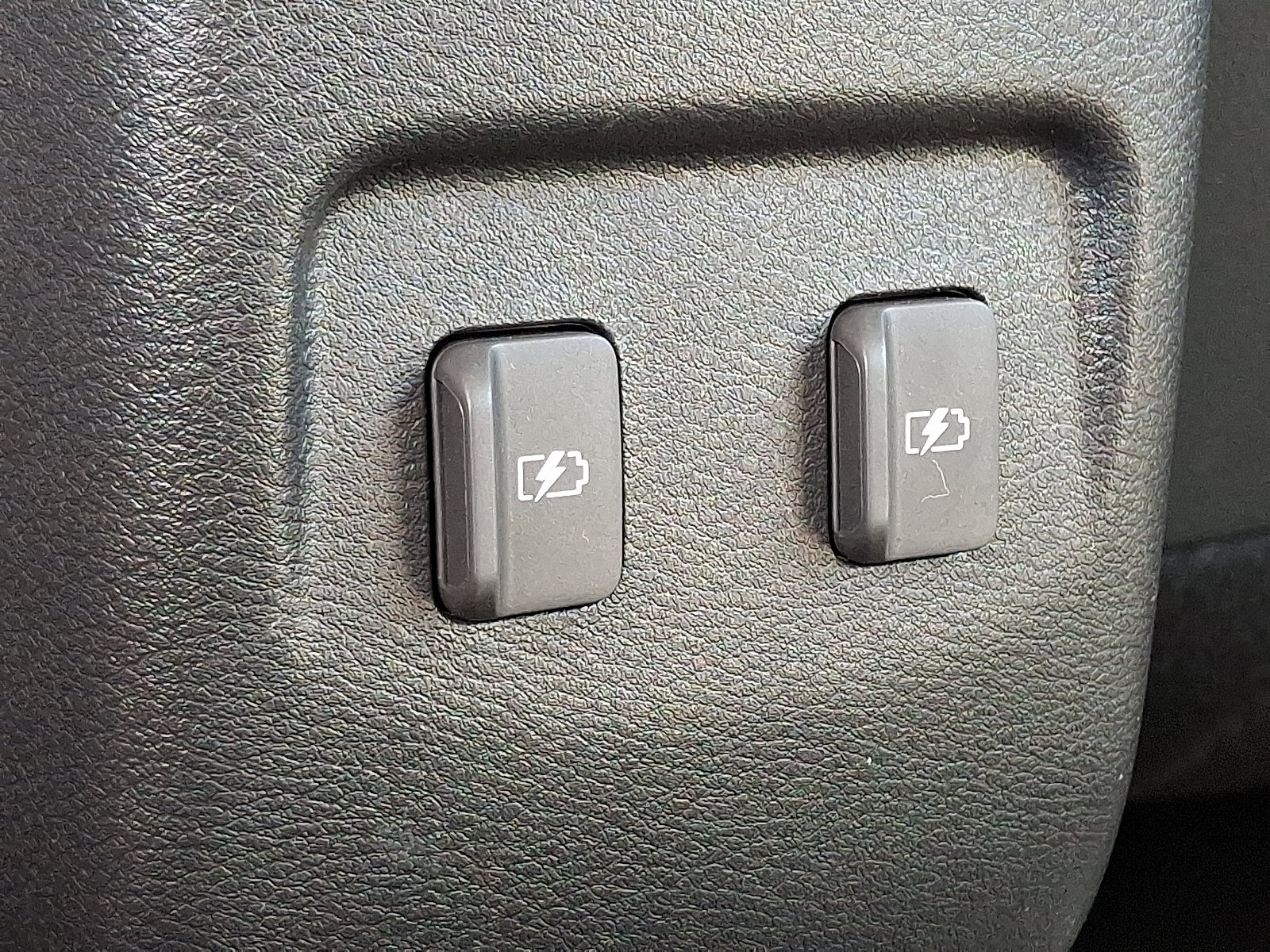 Used 2023 Nissan Kicks SR w/ SR Premium Package image 11