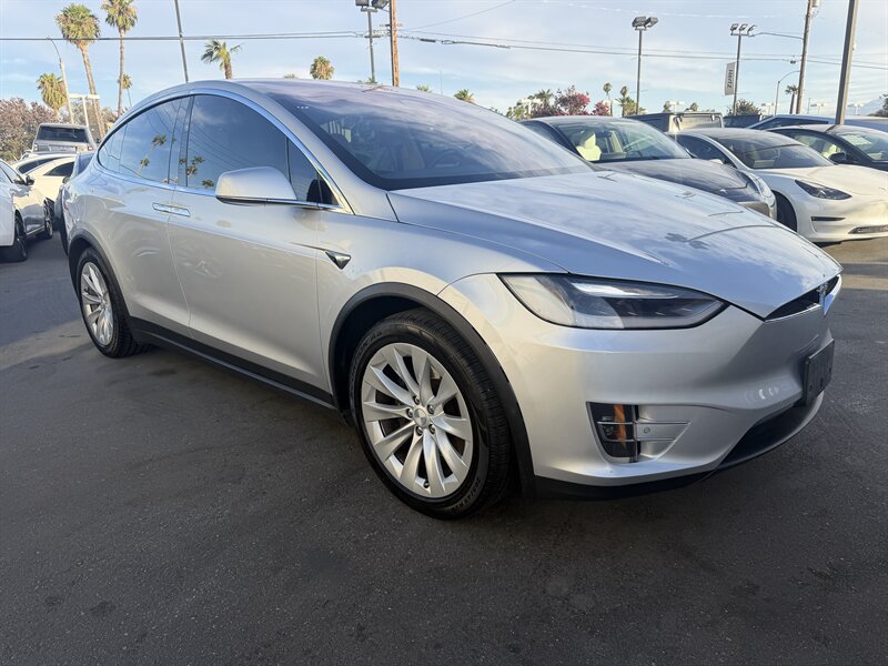 Used 2017 Tesla Model X 75D AWD/4WD image 3