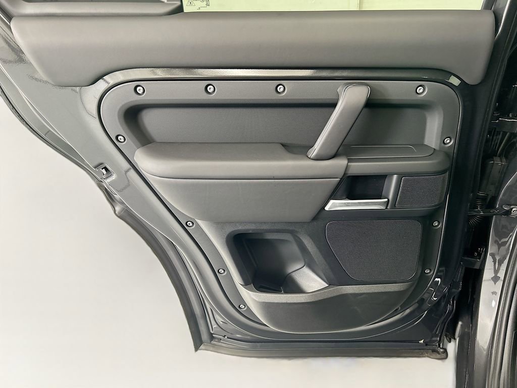 New 2026 Land Rover Defender 110 X-Dynamic SE AWD/4WD image 25
